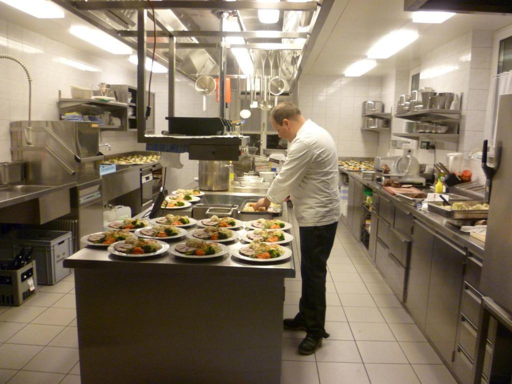 Hotel Speiserestaurant Bahnhof Güttingen Εξωτερικό φωτογραφία