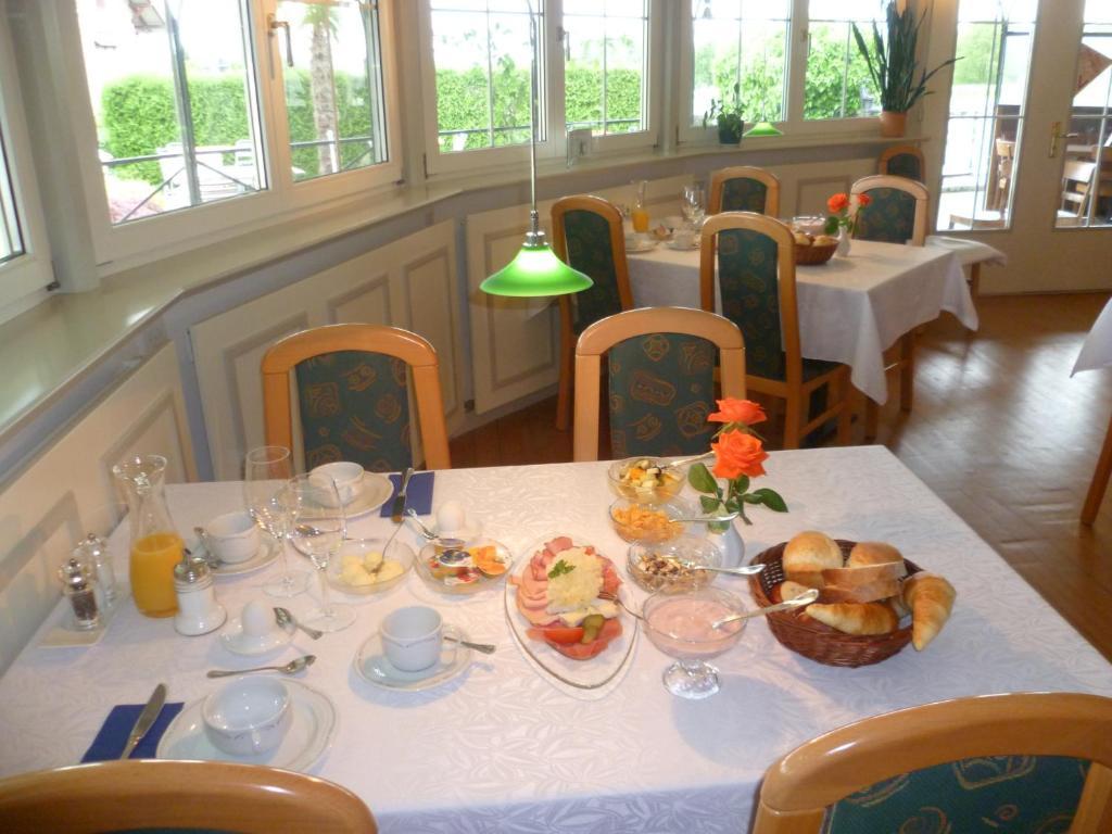 Hotel Speiserestaurant Bahnhof Güttingen Εξωτερικό φωτογραφία