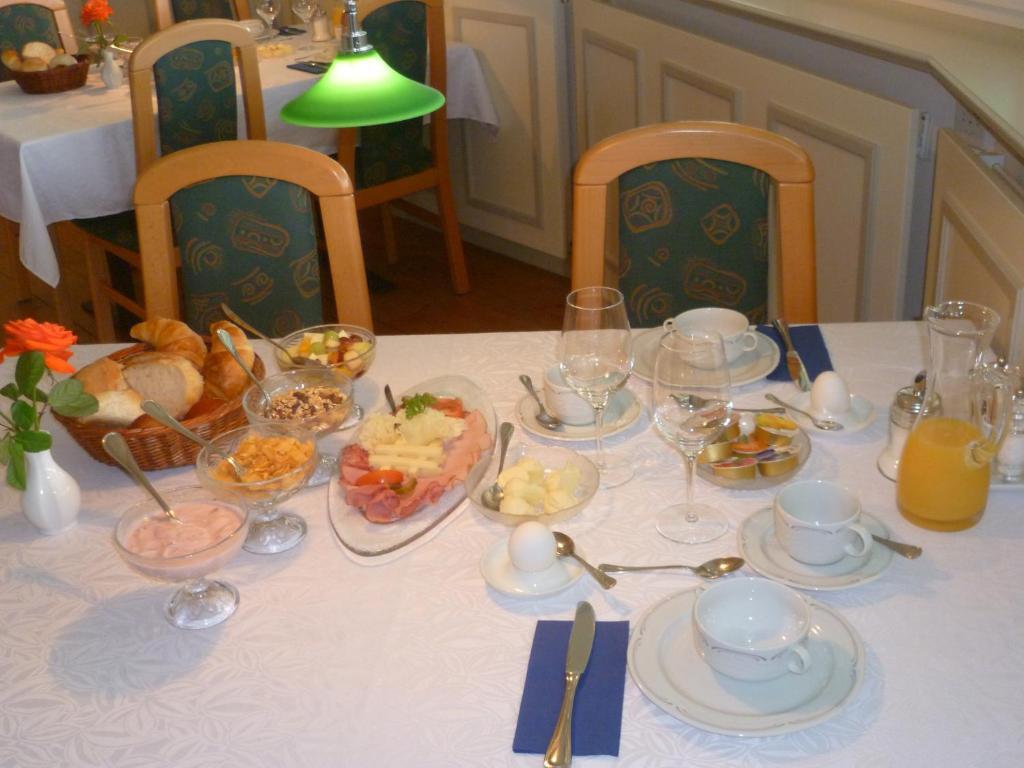 Hotel Speiserestaurant Bahnhof Güttingen Εξωτερικό φωτογραφία